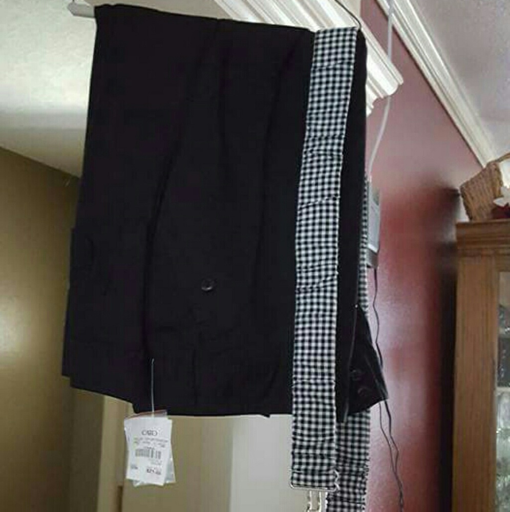 Womans capris with belt.