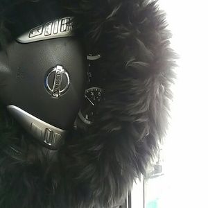 2 piece Fuzzy Steering wheel cover
