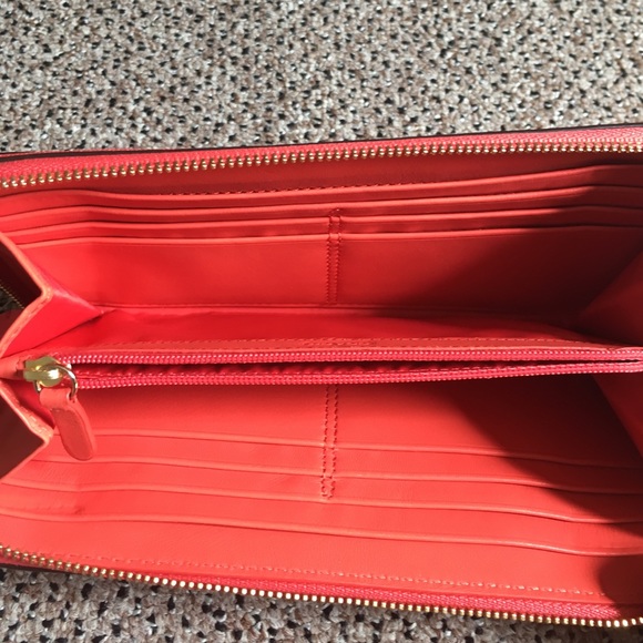 brand new coach wallet!!! - Picture 3 of 3