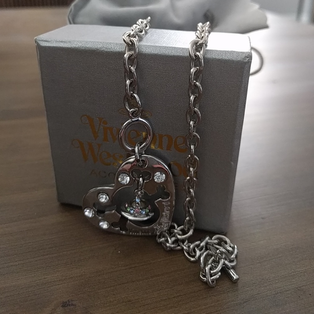 Vivienne Westwood Orb in ?? heart Pendent Necklace
