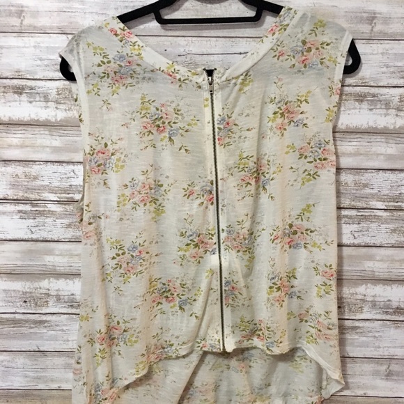 Urban Outfitters Floral Top - Picture 3 of 4
