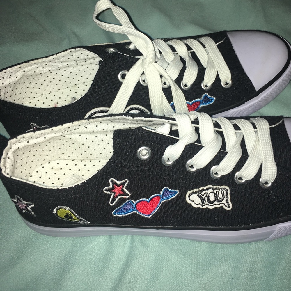 Shoes - Picture 2 of 6