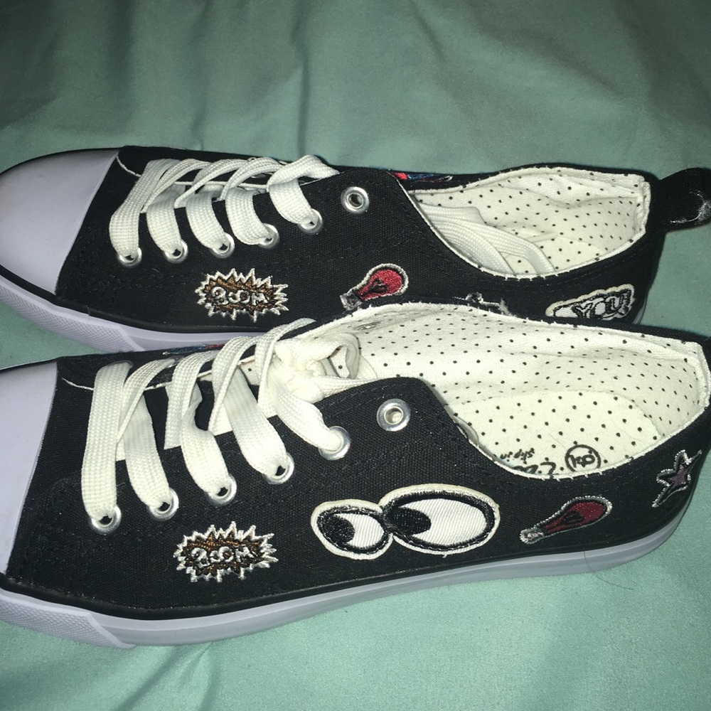 Shoes - Picture 3 of 6