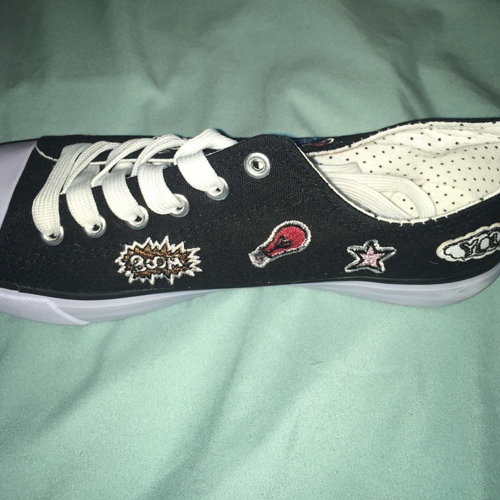 Shoes - Picture 4 of 6