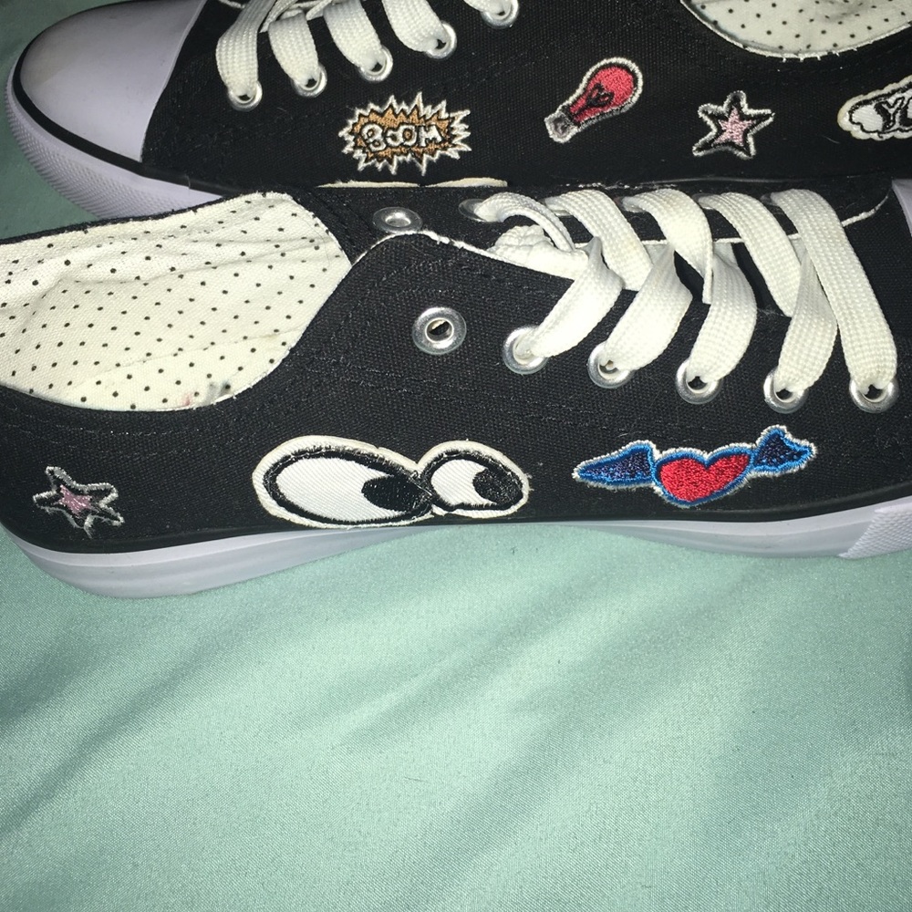 Shoes - Picture 5 of 6
