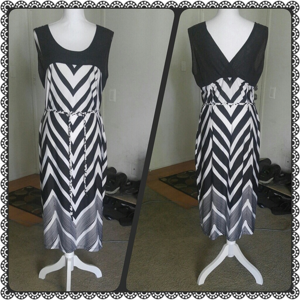✨👗Blk/Wht Chevron Sleeveless Dress