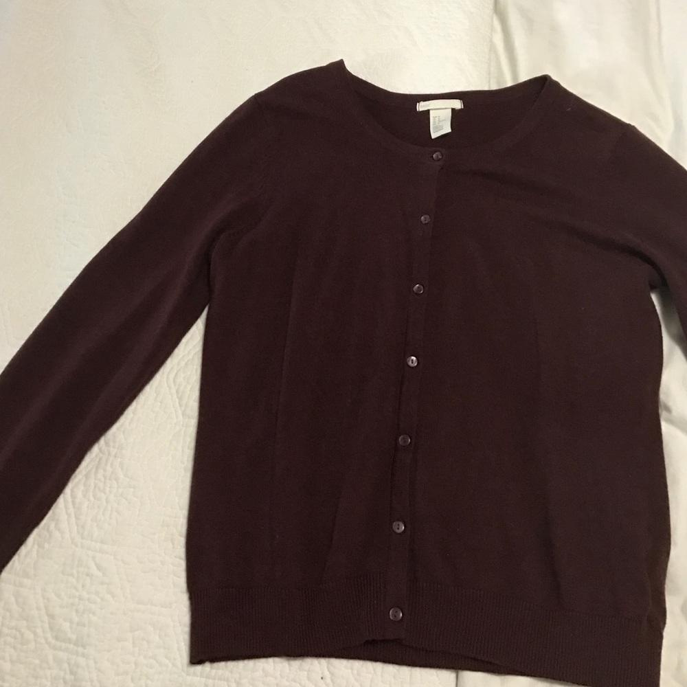 Maroon sweater