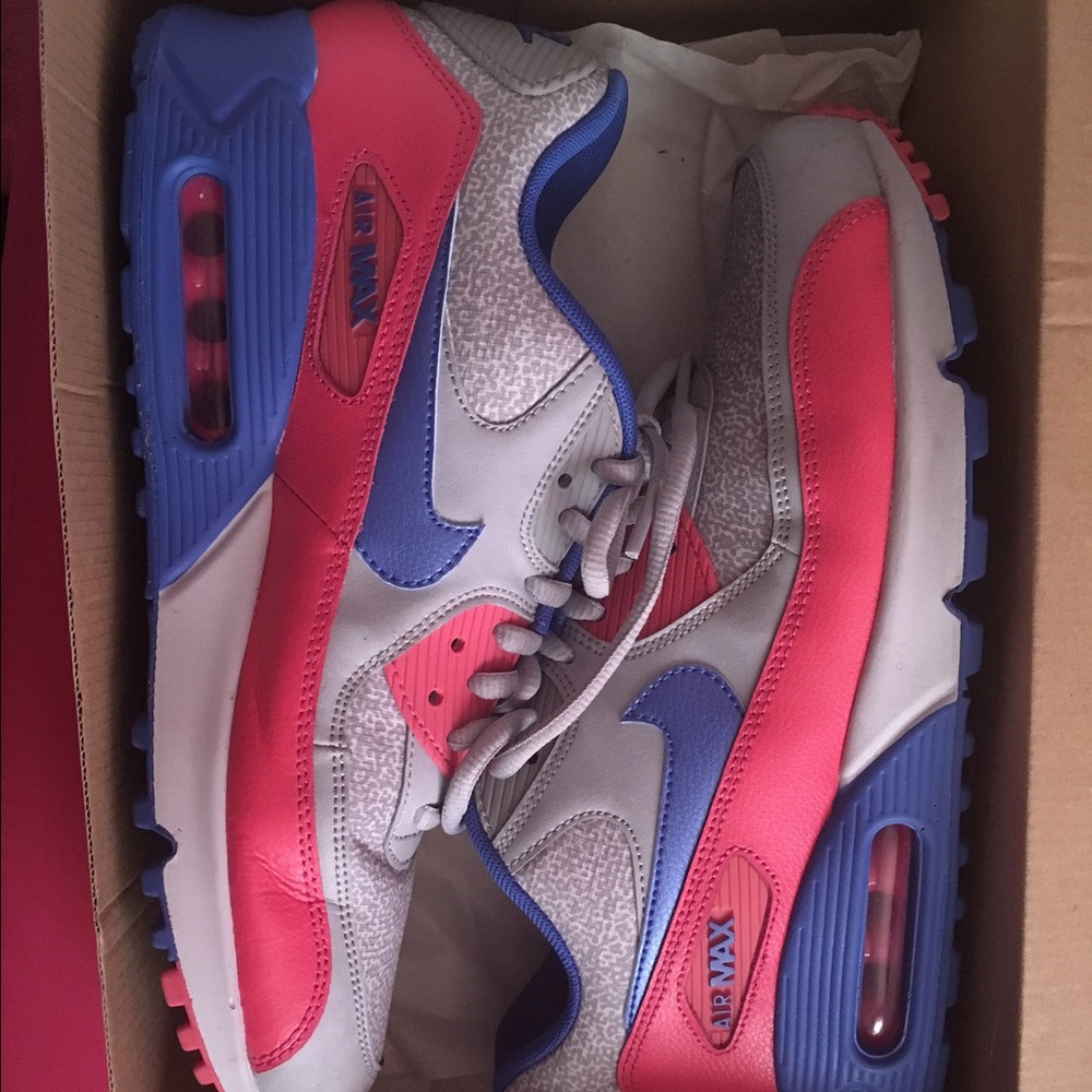 Nike Sneakers !!