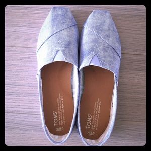 TOMS (Brand New)