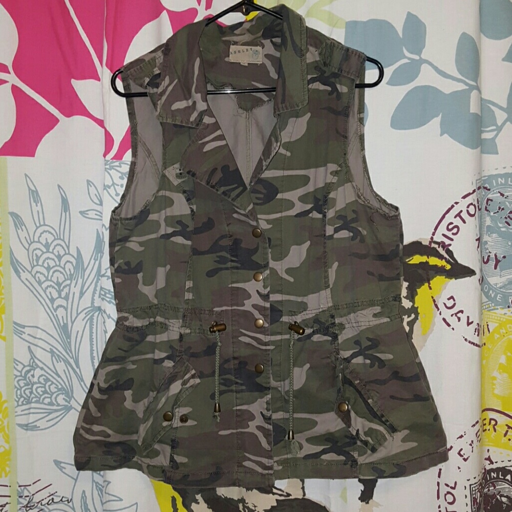 Camouflage Vest size XL