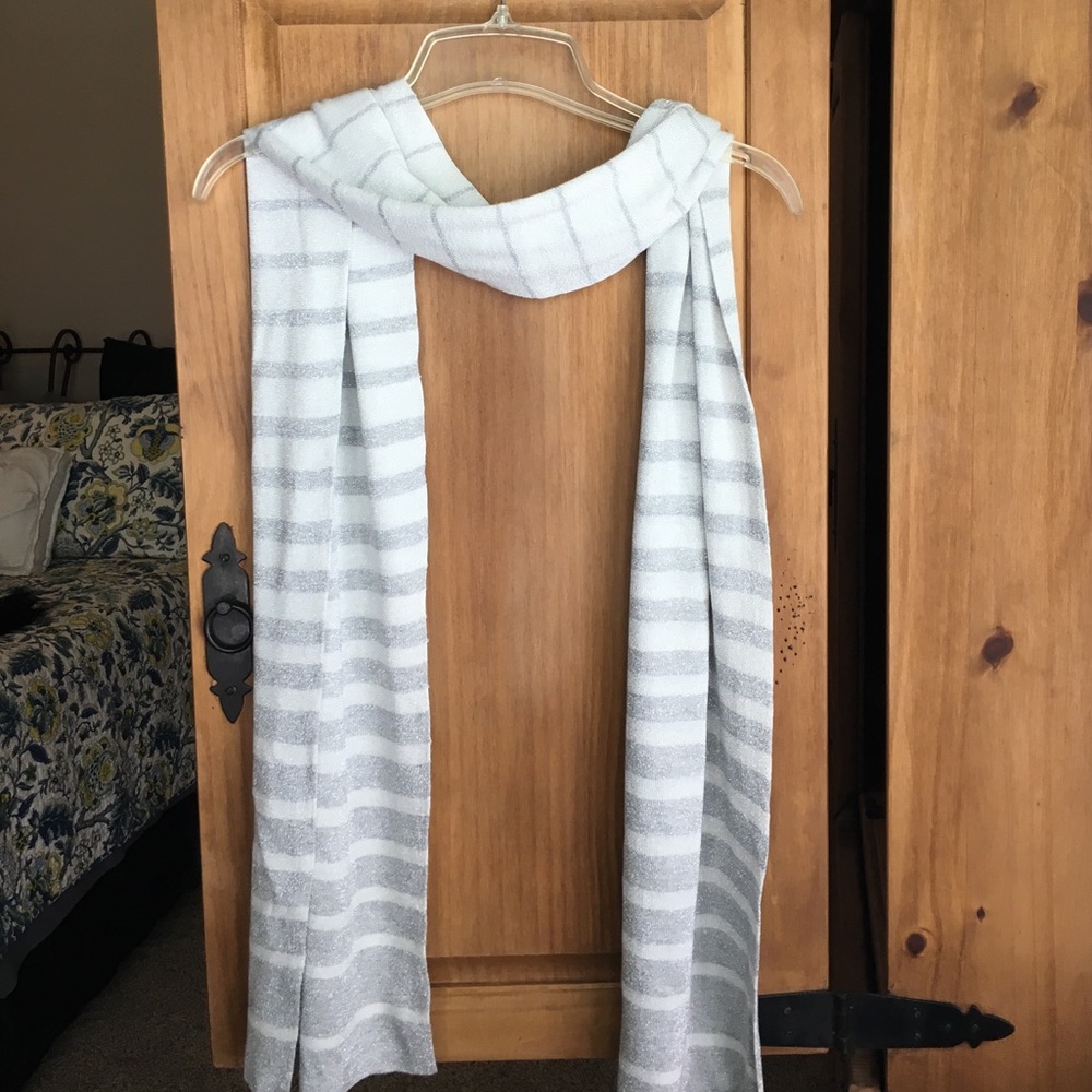 Express sliver and cream scarf