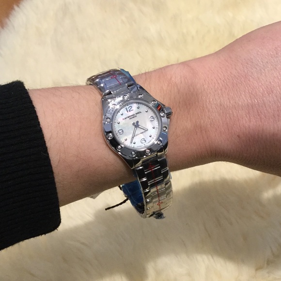 Gorgeous women\'s Raymond Weil diamond watch main image 4