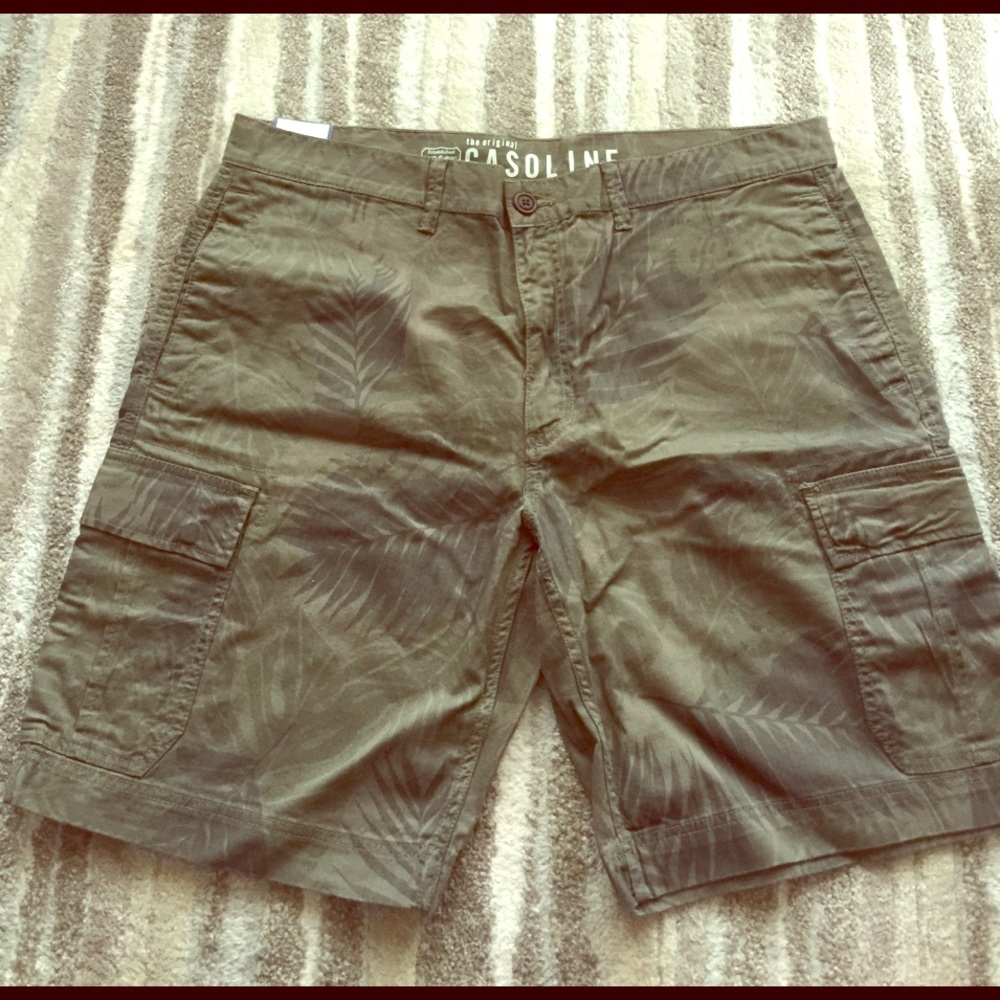 BNWT men's cargo shorts