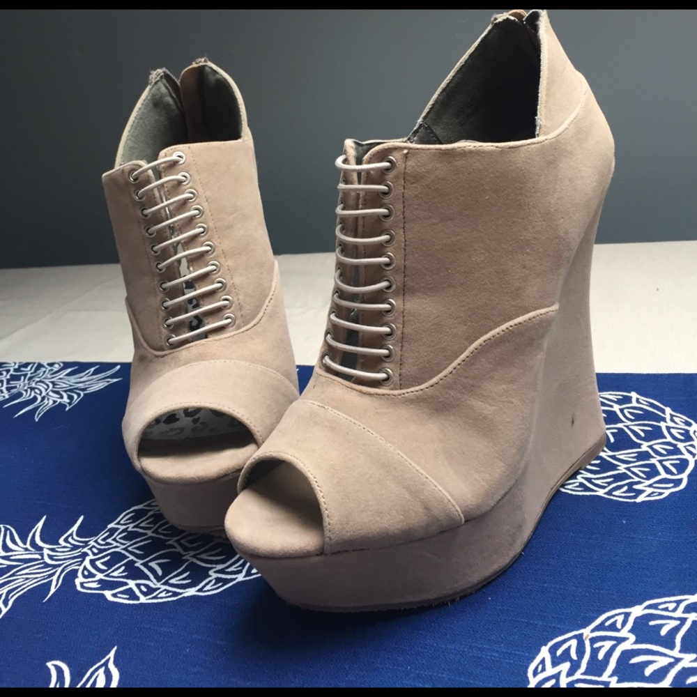 Nude Wedges