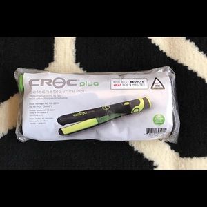 ✨NEW✨ Mini Hair Straightener 💚