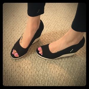 Black and white wedge super cute and comfy
