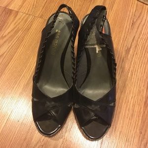 Black wedges