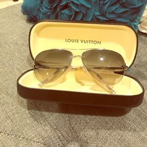 Brand new Louis Vuitton aviators!