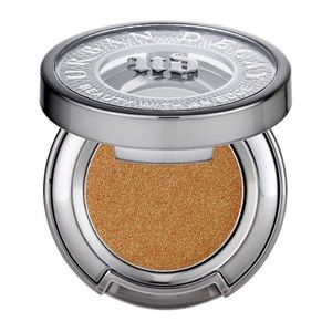 Urban Decay Single Eyeshadow in "Sideline"