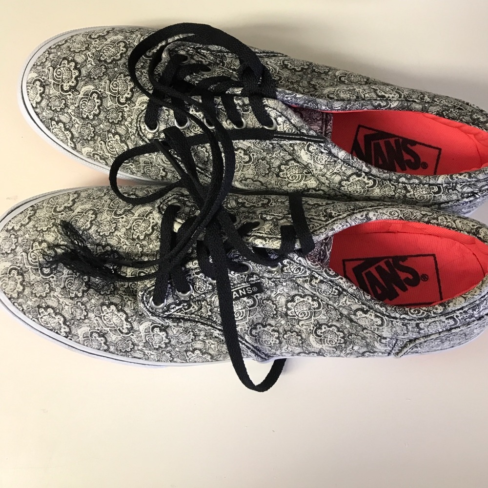 Women's vans shoes size 7.5