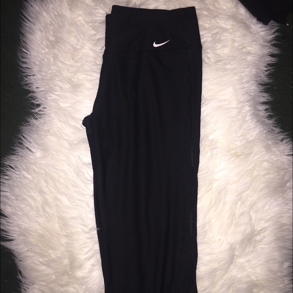 Nike loose fit cropped workout pants