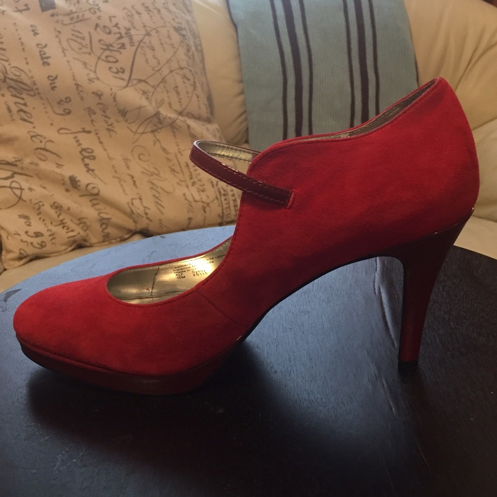 Red Suede Alfani Heels - Picture 2 of 7