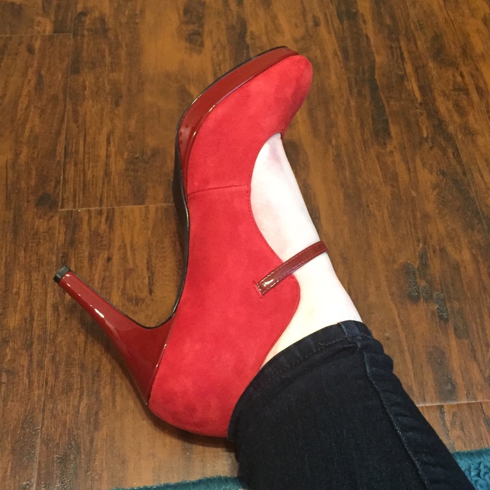 Red Suede Alfani Heels - Picture 7 of 7