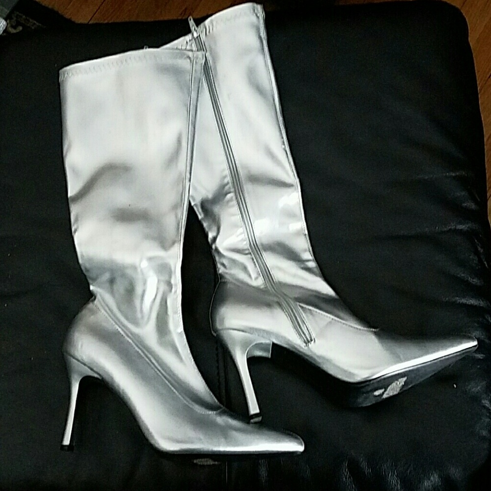 Funtaisma Boots.