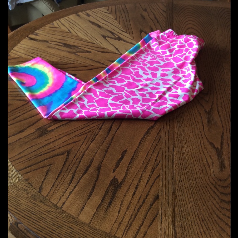 B. Skinz leggings, tie dye pattern
