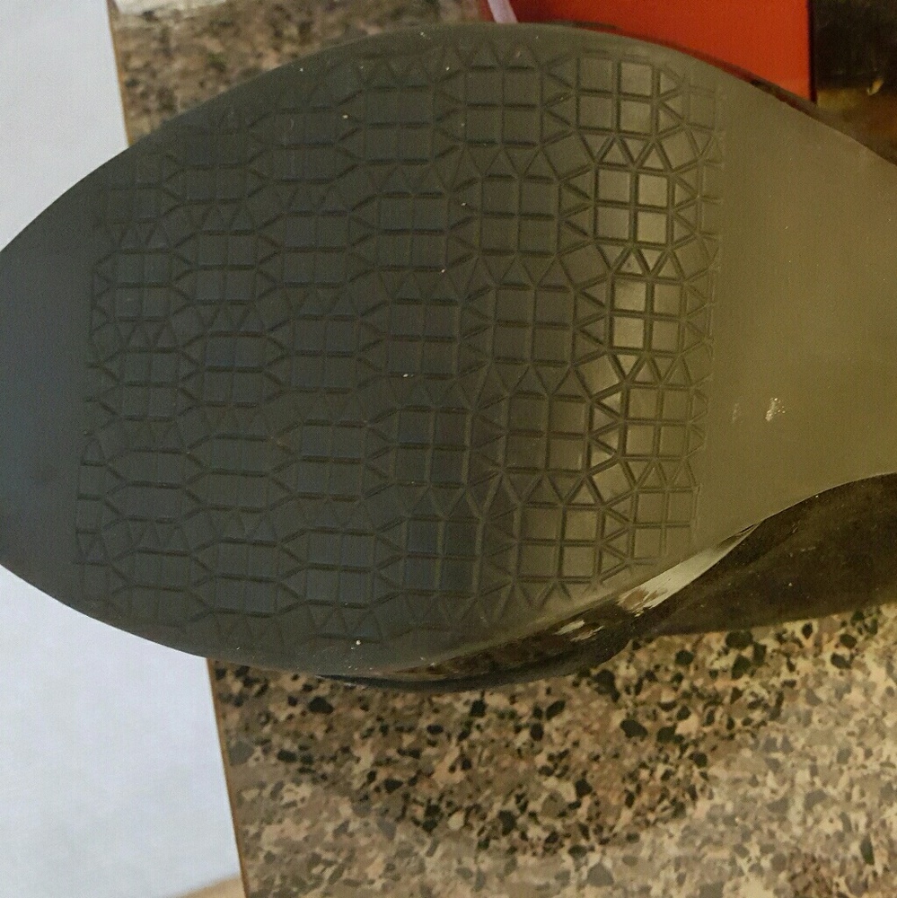 Shoes - Picture 3 of 4
