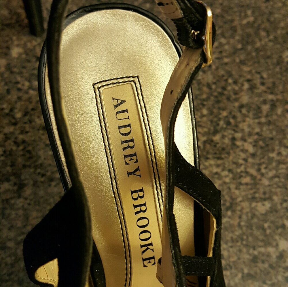 Shoes - Picture 4 of 4