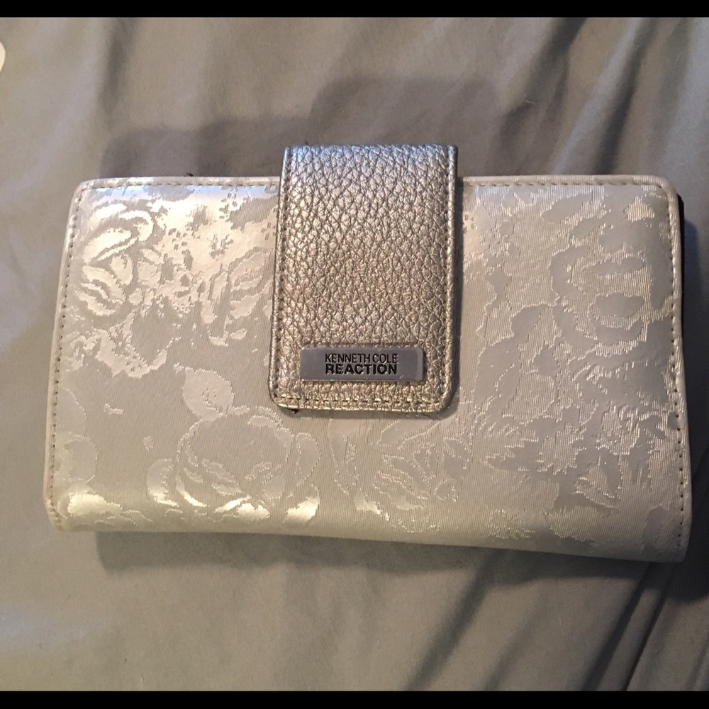 Kenneth Cole Reaction silver wallet with mirror