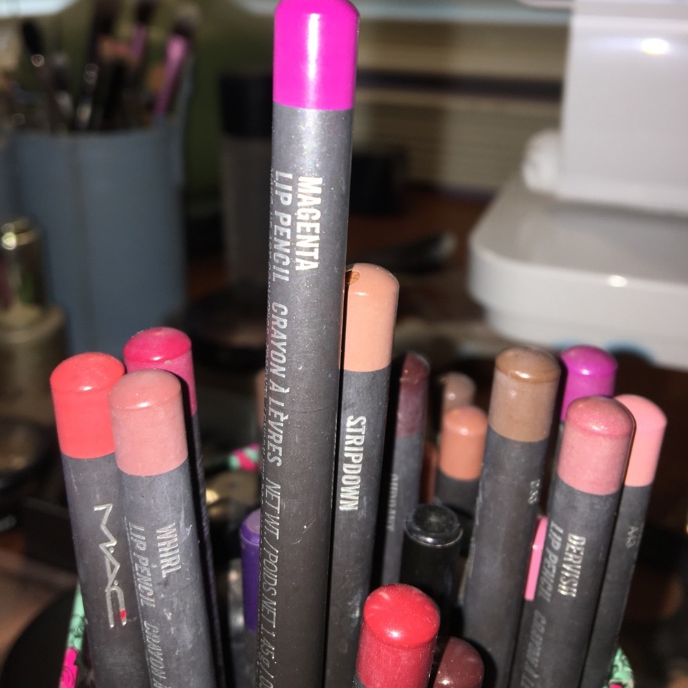 MAC Magenta Lip Pencil