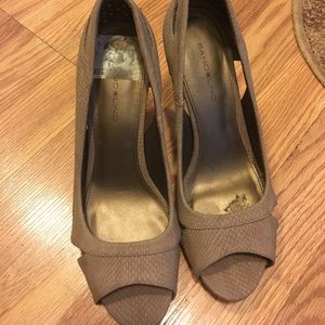 Neutral heels
