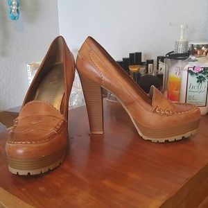 Mia Girl Mary Janes with a heel.