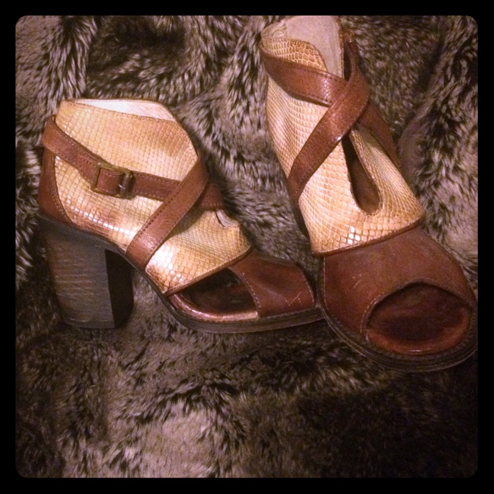 Open Rattle snake Free Birds size 8