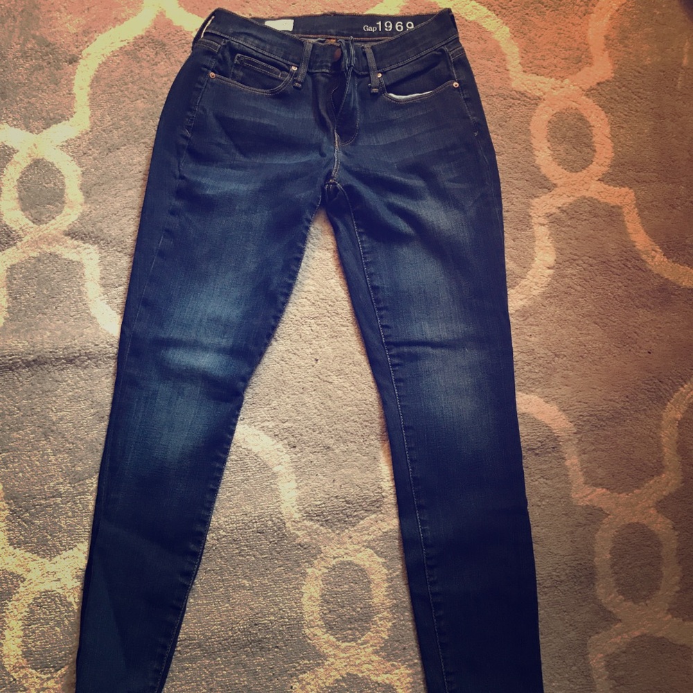 BRAND NEW: GAP size 26r legging jean