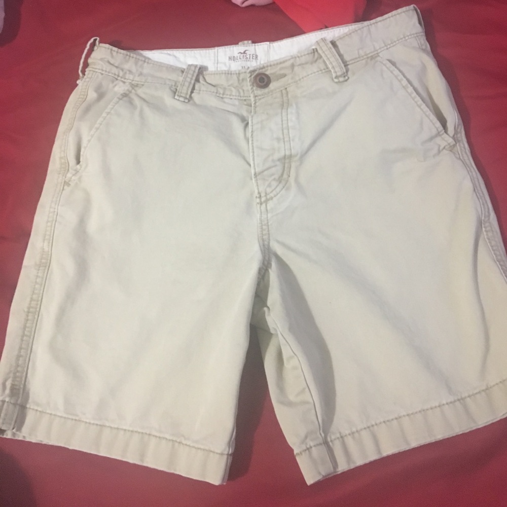 Hollister khaki shorts