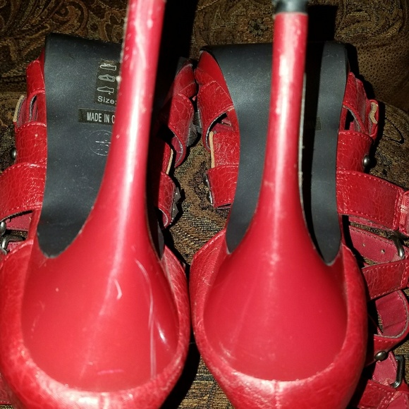 shoes - Picture 3 of 3