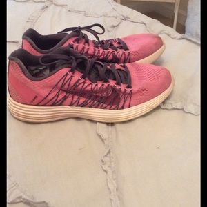 Nike fly wire shoes