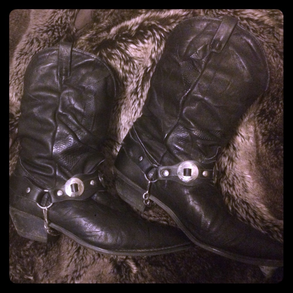 Vintage black leather  chained cowboy boots size 8