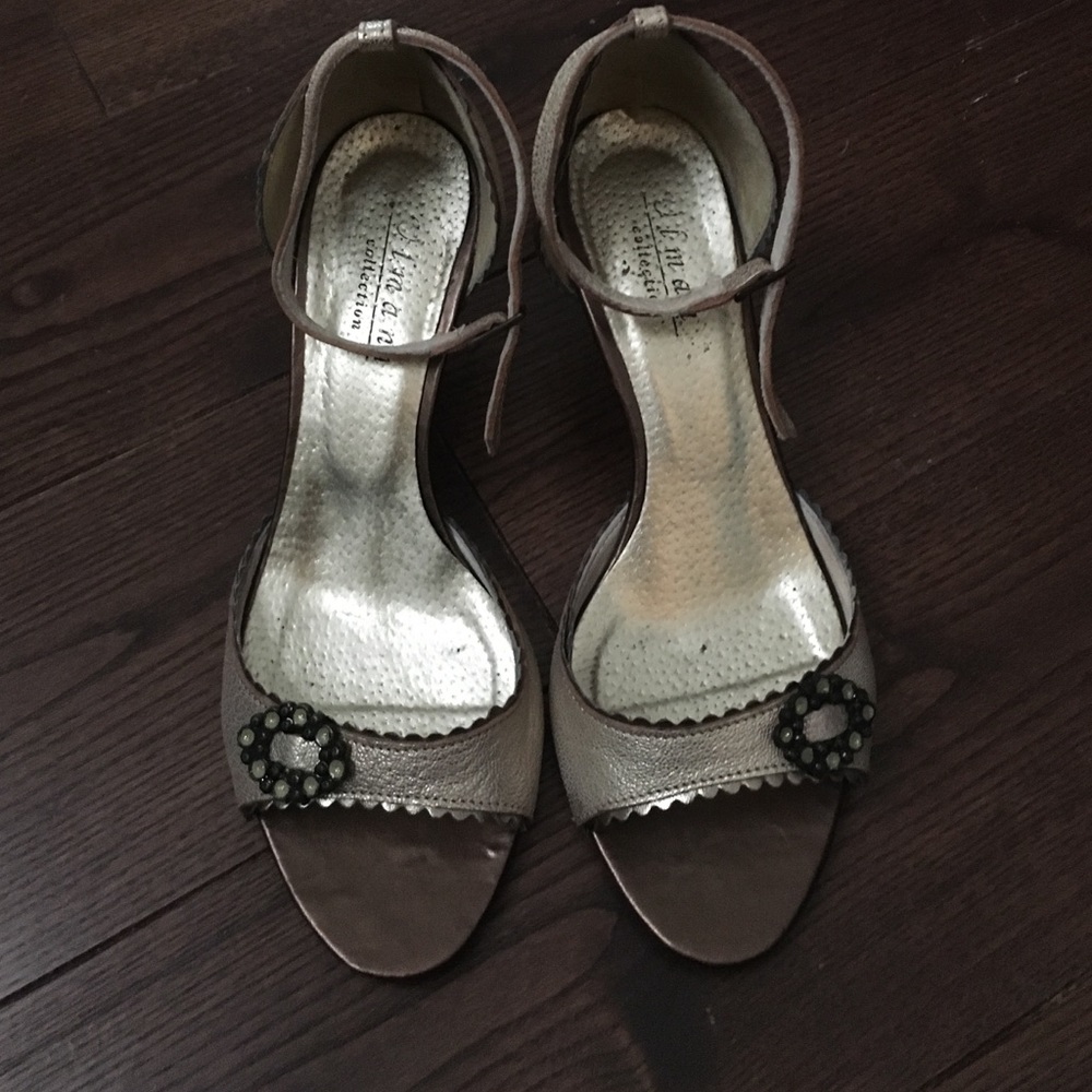 All leather low heels sandals gold