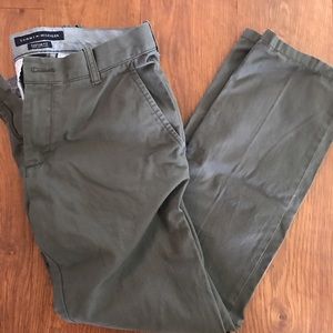 NWOT Tommy Hilfiger khakis