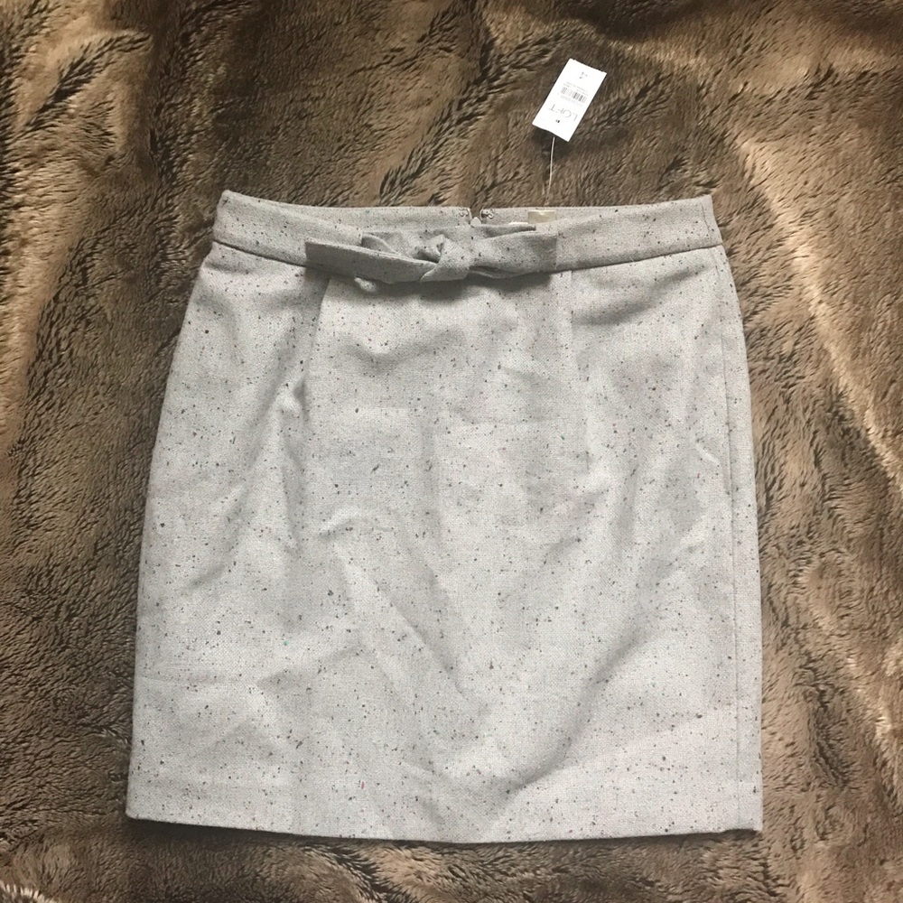 Adorable grey skirt with bow detail
