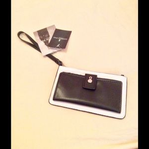 NWT London Fog wristlet
