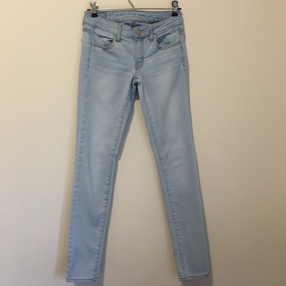 American Eagle Light Wash Skinny Jeans