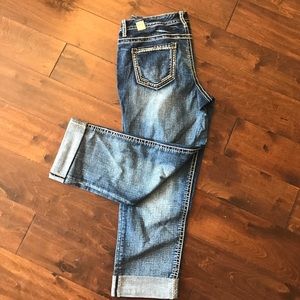 Maurice's distressed capris boyfriend style. NWT.