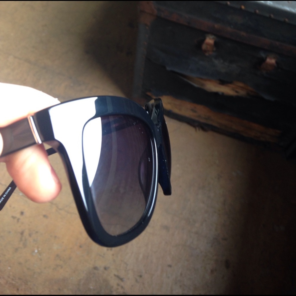 Extra shots for Like New Banana Republic sunnies.