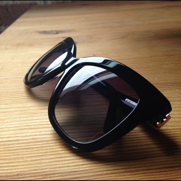 Extra shots for Like New Banana Republic sunnies.