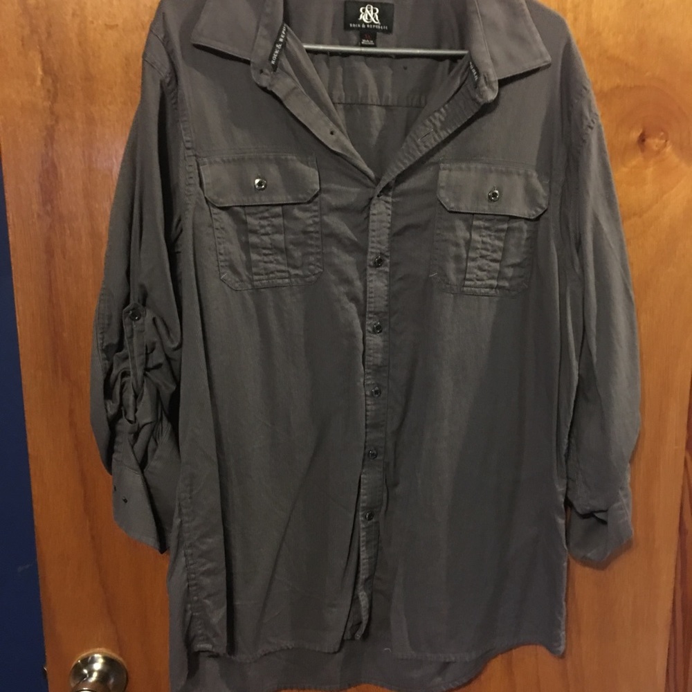 Men's casual button up shirt